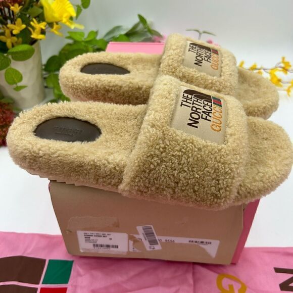 Women’s Gucci x North face shearling slides size 40 made in Italy - Picture 3 of 9